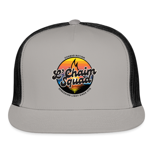 L’Chaim Squad – Spreading Light Trucker Hat - gray/black