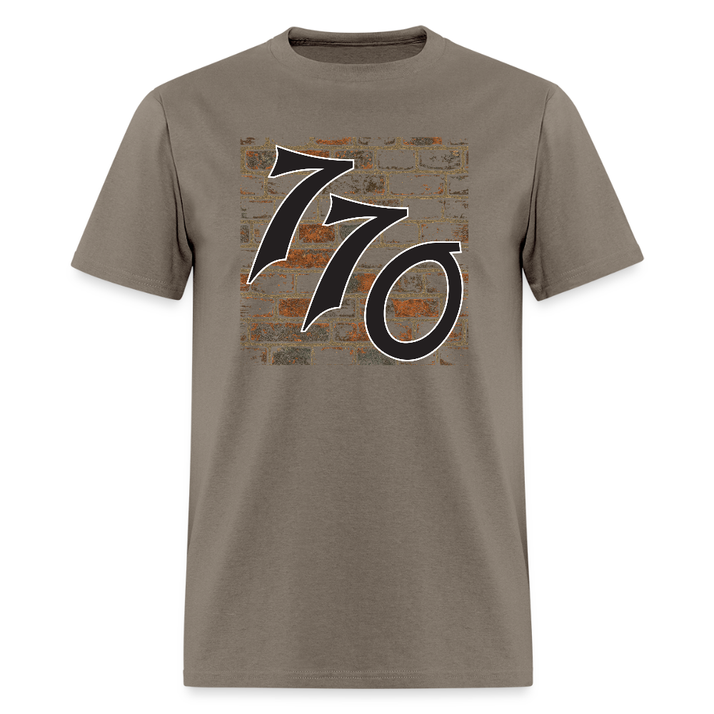 770 Brick Wall Men's T-Shirt | GILDAN 5000 - safari